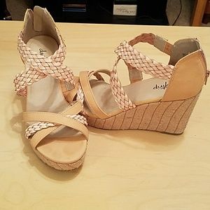 Sz 10 Blush Wedge Sandals